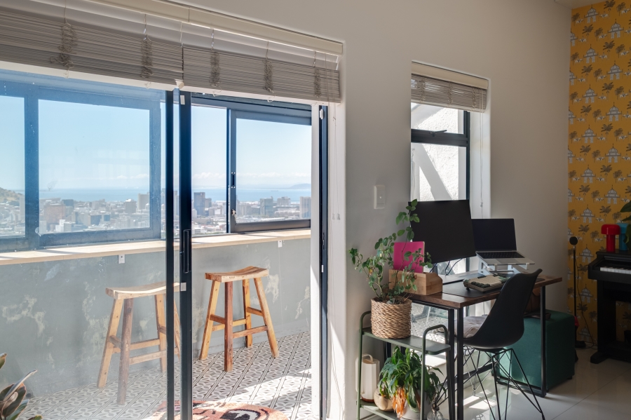 1 Bedroom Property for Sale in Vredehoek Western Cape